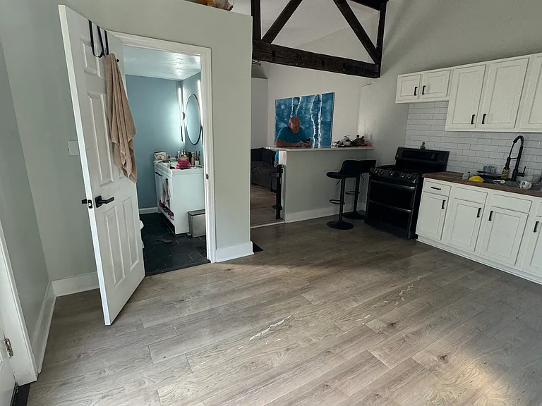 1842 Mills Ave — Photo 7