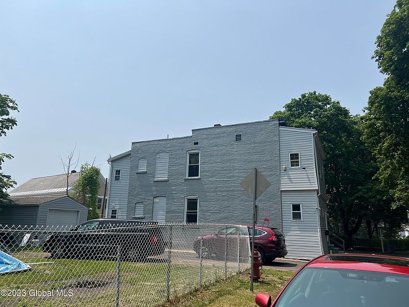 3rd image of 1062 Bridge Street
