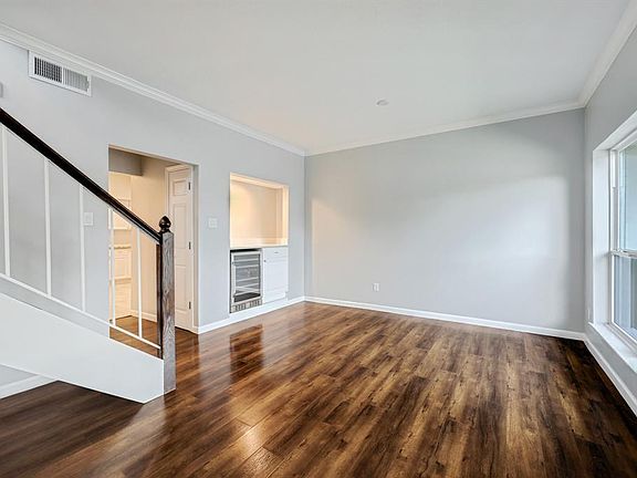 3rd image of 1115 Augusta Dr APT 23