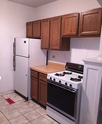 2nd image of 2423 W Pratt Blvd APT 1J