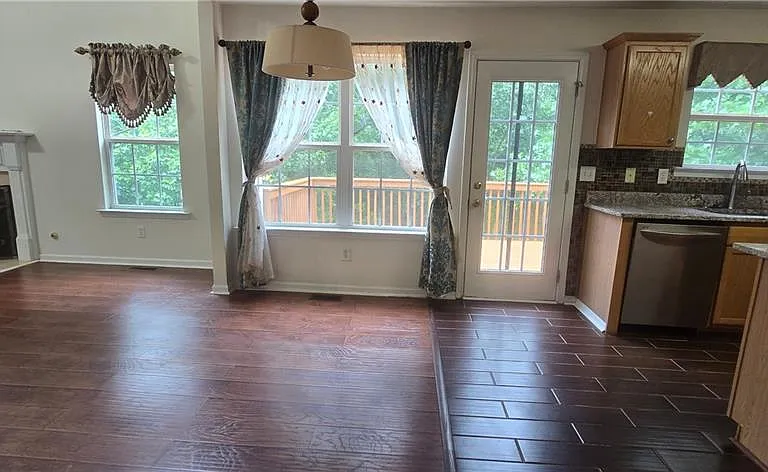 3811 Roxfield Dr — Photo 7