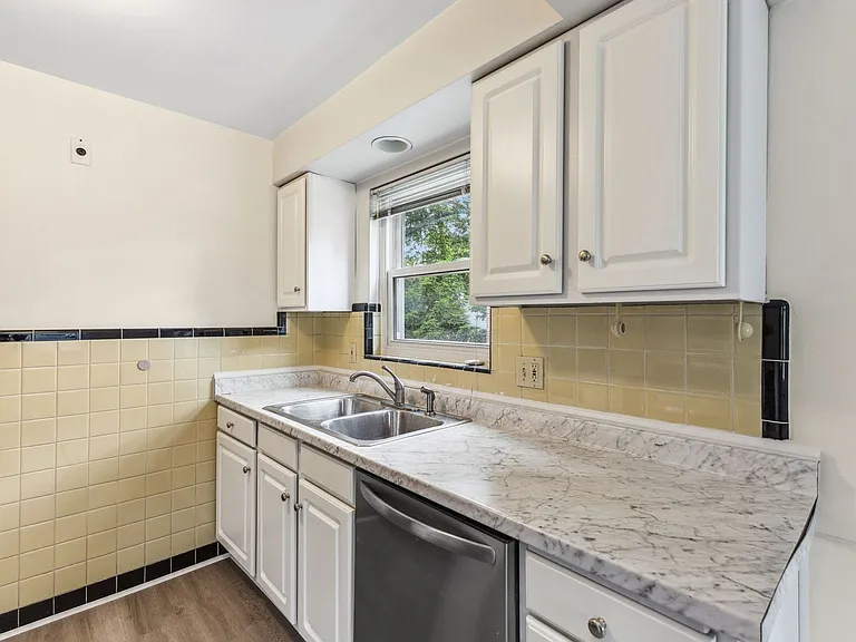 Oakley- Charming 4 family and desirable street — Photo 17