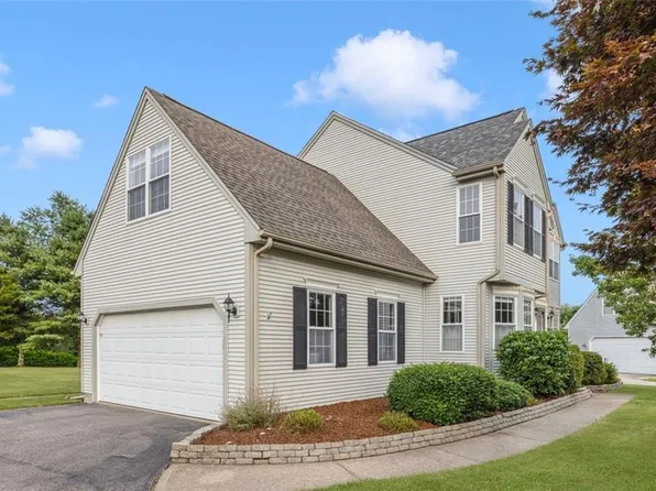 43 Petal Ln, South Kingstown, RI 02879