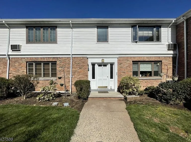 7 Troy Dr #B — Photo 2