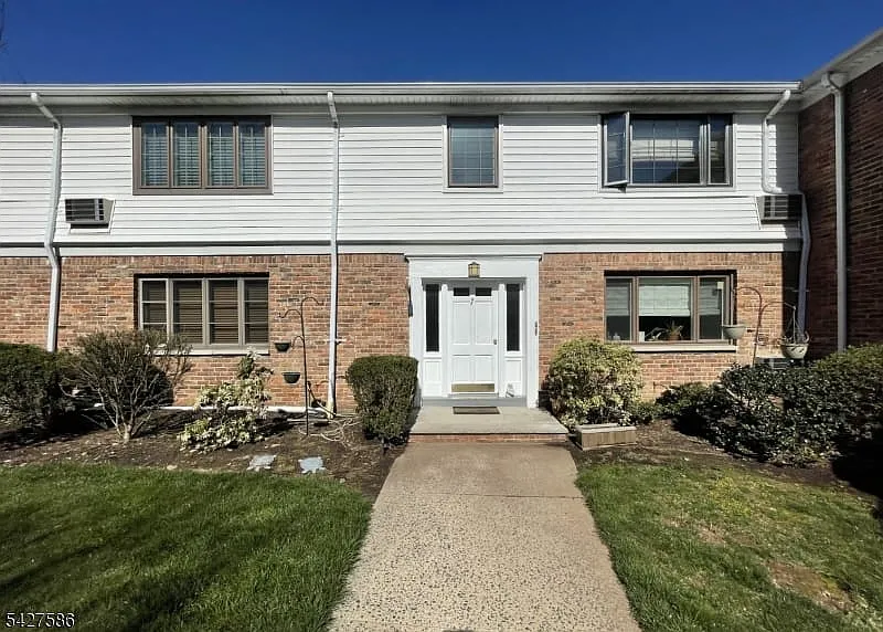 Building Photo - 7 Troy Dr #B