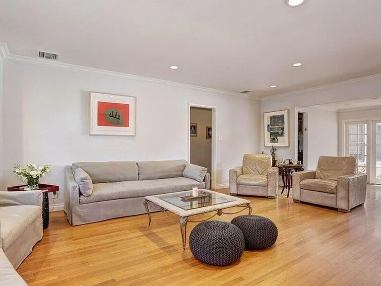 3076 Earlmar Dr — Photo 6