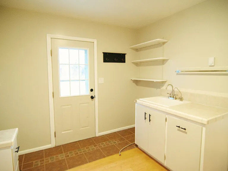 147 N 3900 E — Photo 9
