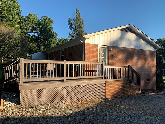 5th image of 801 Greenway Dr