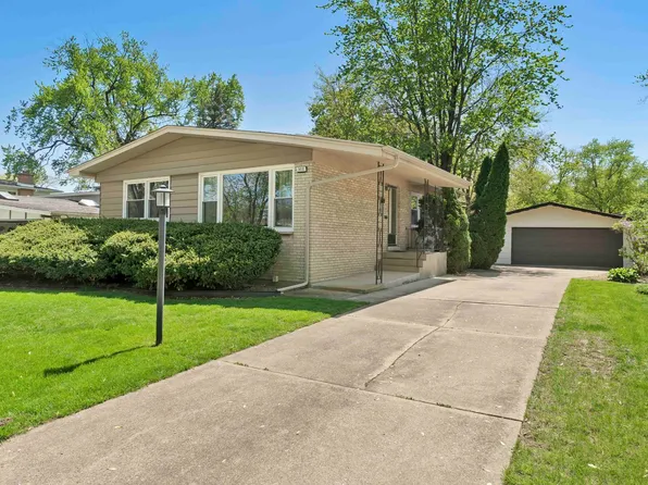 322 W Holly Ct, Glenwood, IL 60425