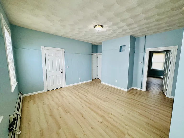 19 Spruce St #1R — Photo 2