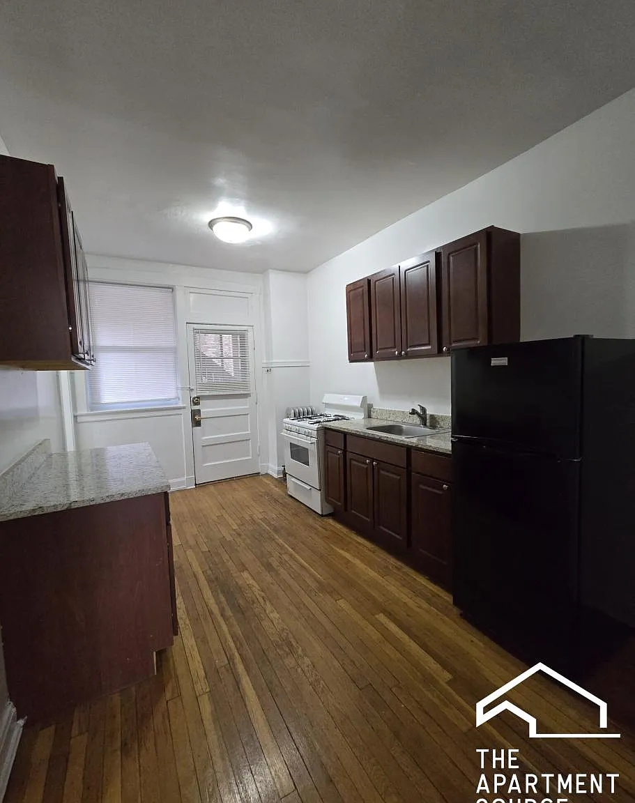 7755 North Sheridan Road #2 — Photo 3