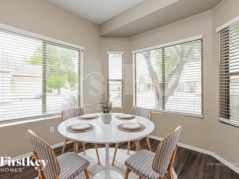 2850 E Silverbell Rd — Photo 7