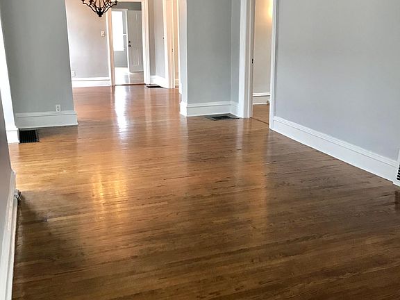 4th image of 310 N La Grange Rd #1