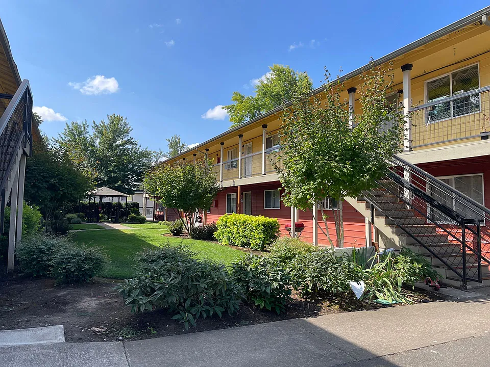 2436-2474 Lee St SE