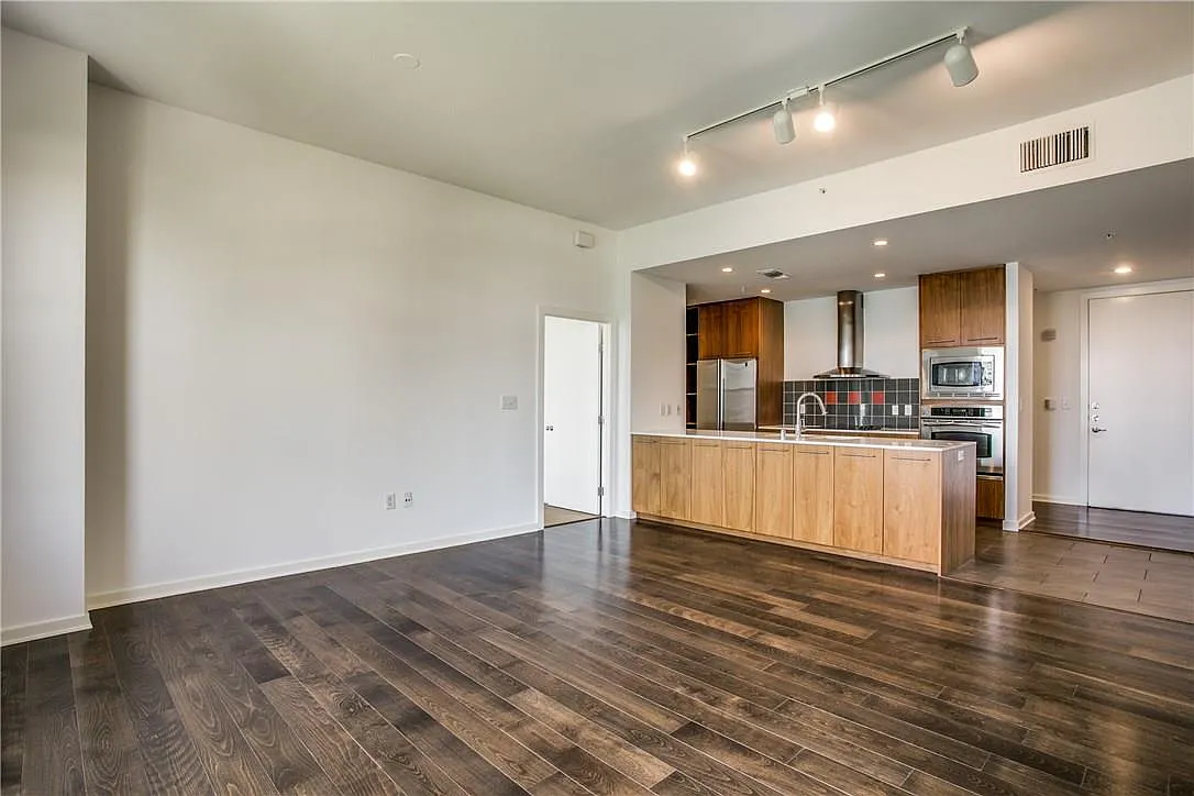 2 bed, 1196 sqft, $3,000 — Photo 3