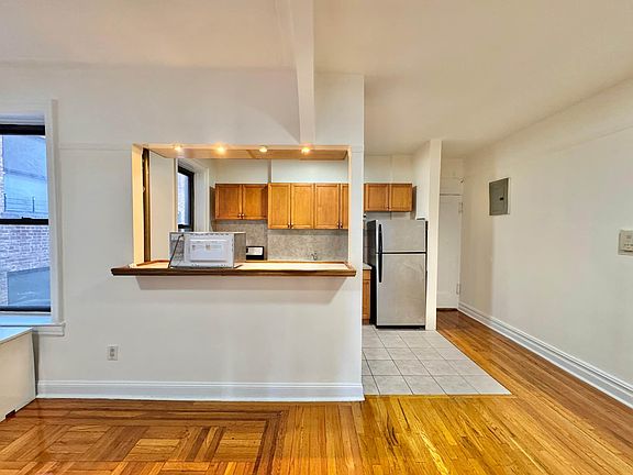4th image of 45-32 44th St #4D