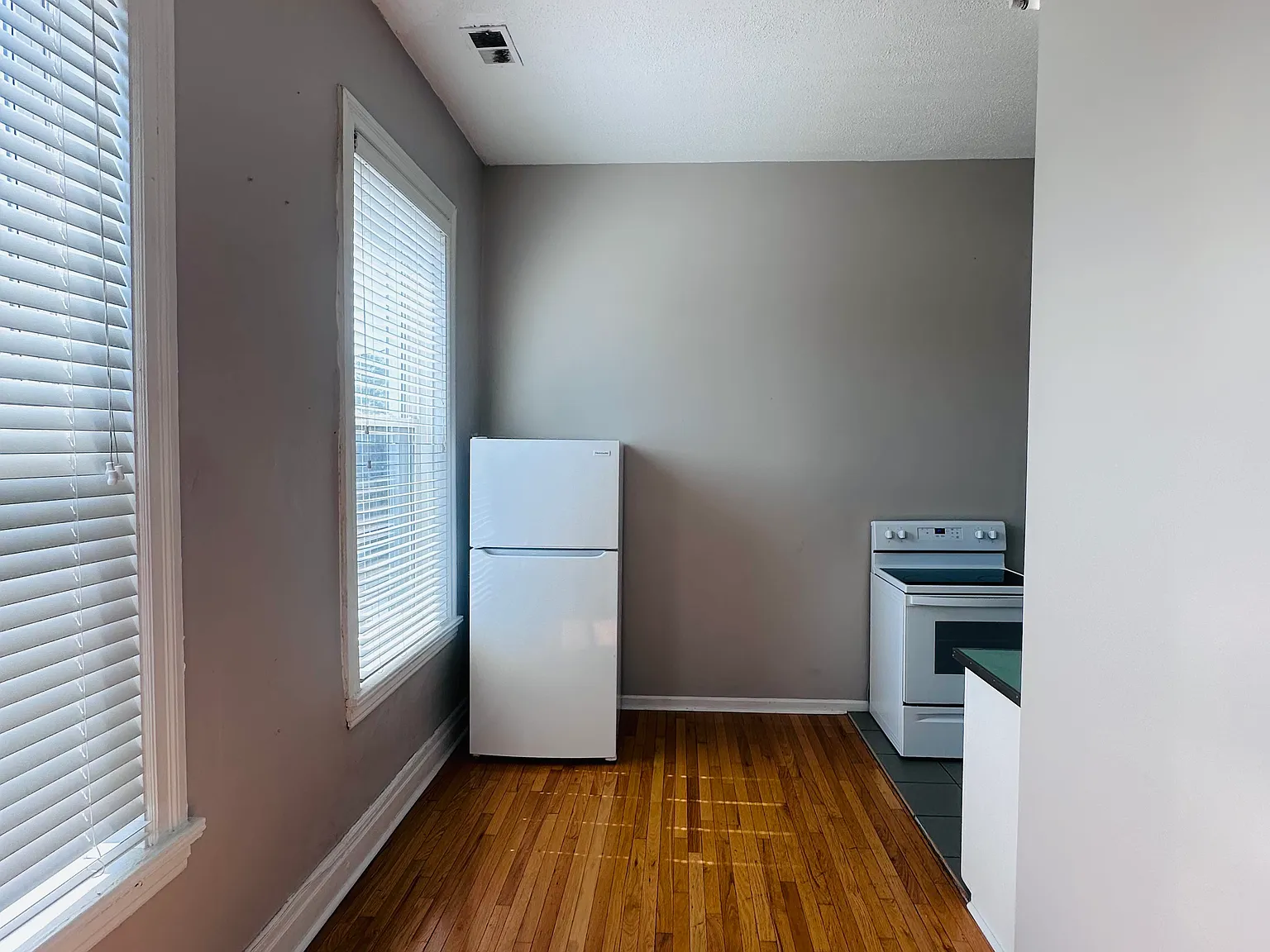 1 bed, 750 sqft, $1,075 — Photo 4