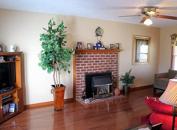 3rd image of 5405 White Oak Dr