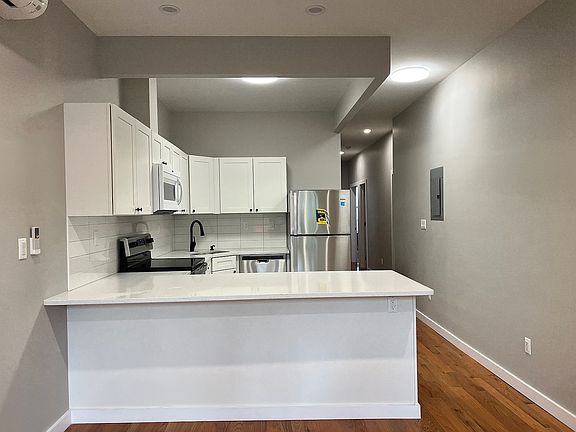 3rd image of 5422 5th Ave Floor 2