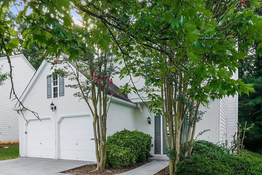 3 bed, 2.5 bath, 2104 sqft, $2,150 — Photo 4