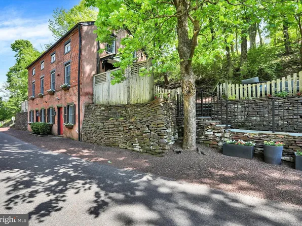 95 W Mechanic St, New Hope, PA 18938