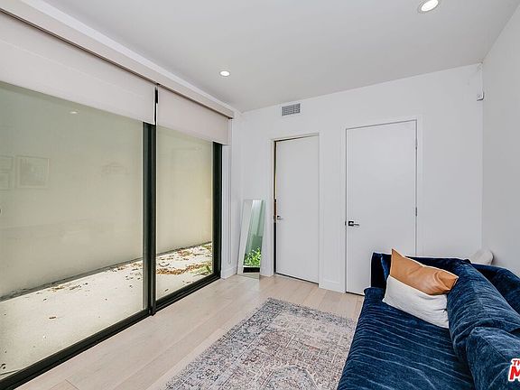 4th image of 4721 Wilshire Blvd