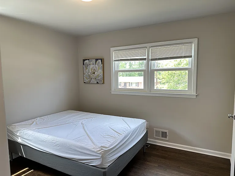 1920 Janet Ln — Photo 10