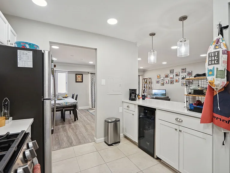 102 Monroe St #201 — Photo 20