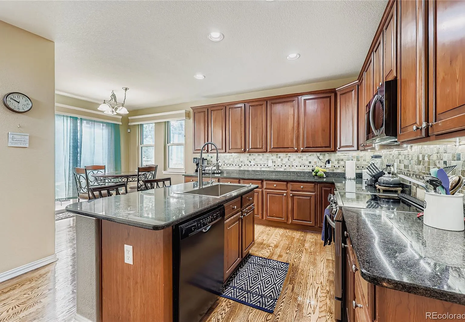 4 bed, 3.5 bath, 3055 sqft, $4,100 — Photo 3