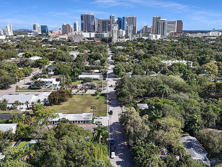 1119 W Las Olas Blvd — Photo 13