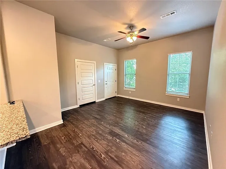 2359 W Houston St — Photo 3