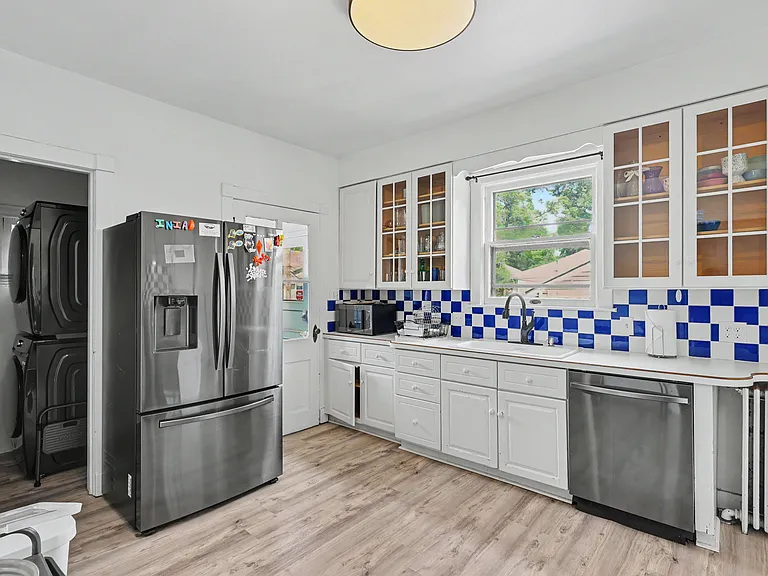 416 E Uintah St — Photo 9