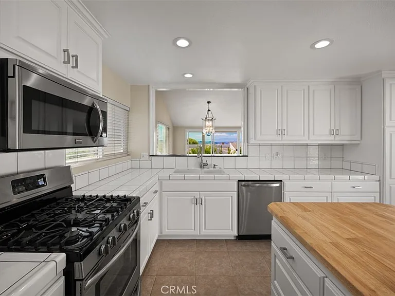 22821 Mariano Dr — Photo 30