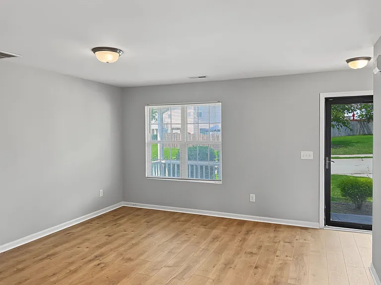 3457 Kernstown Dr — Photo 4