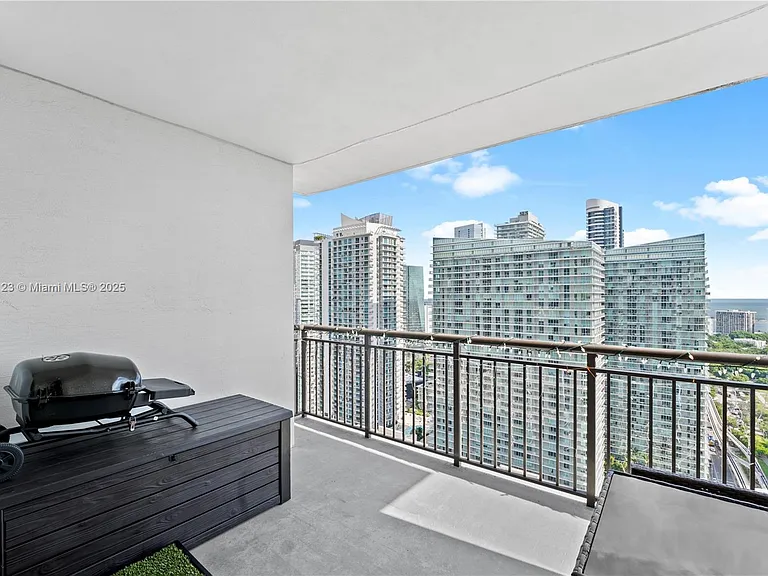 999 SW 1st Ave #3304 — Photo 8
