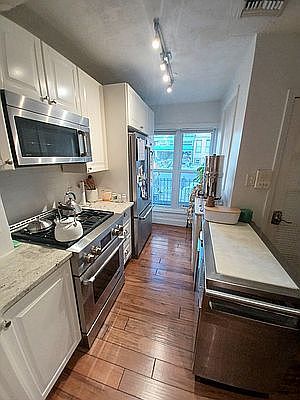 4th image of 1204 8th Ave #1