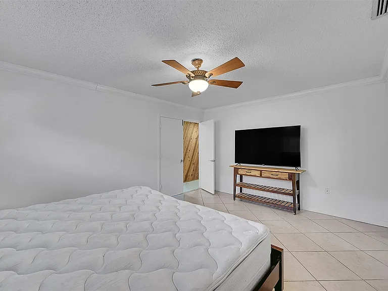 1361 SW 26th Ave — Photo 28