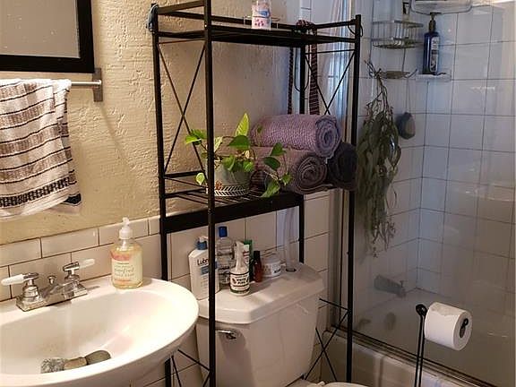5th image of 1840 Burton Dr APT 180