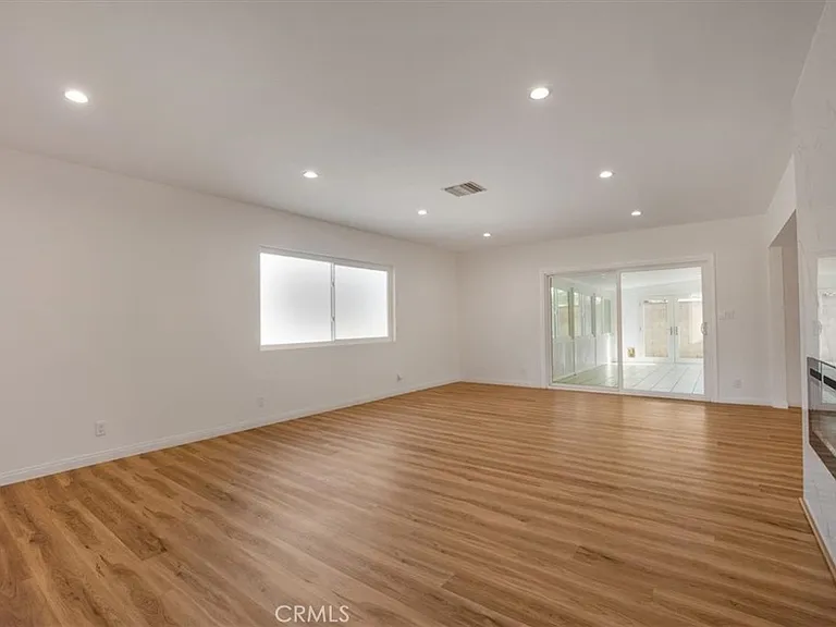 16329 Napa St — Photo 10