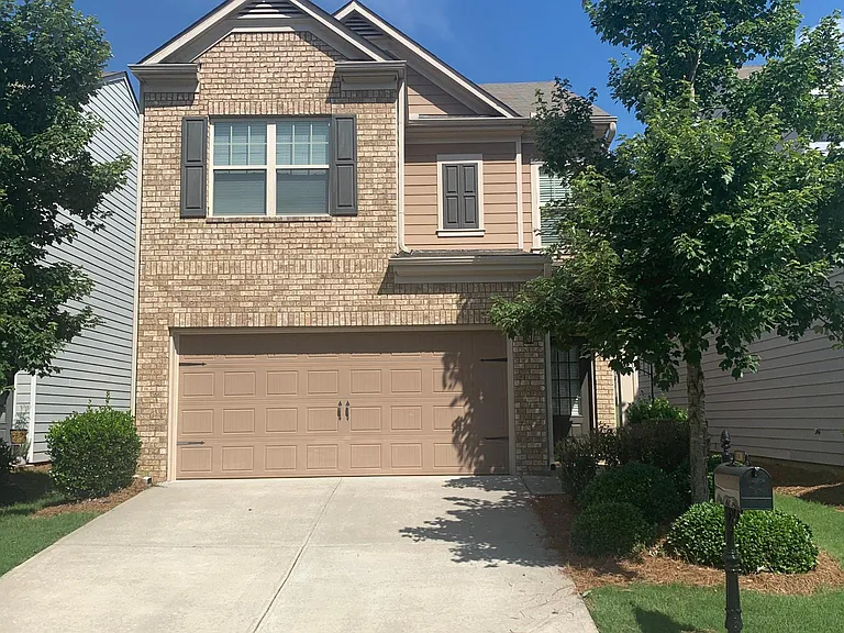 120 Greenfield Dr — Photo 1
