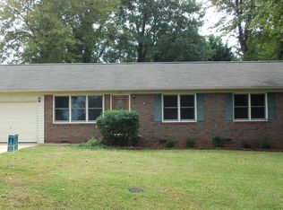 3027 Elmhurst Dr, Boiling Springs, SC 29316