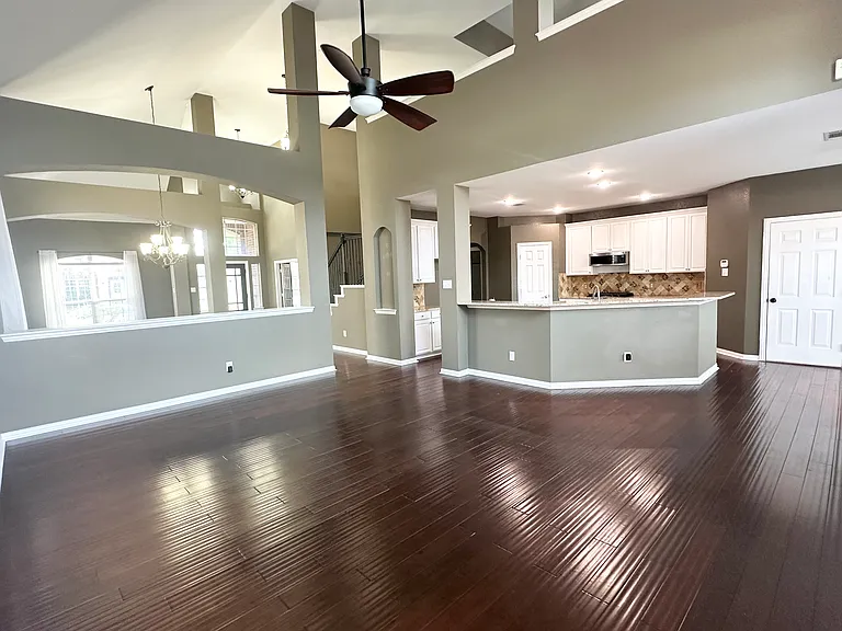 806 Cascades Dr — Photo 12
