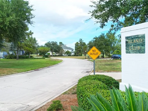 6 Island Club Ct, New Orleans, LA 70131