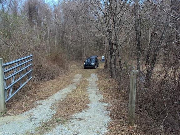 4th image of 201 White Pine Dr