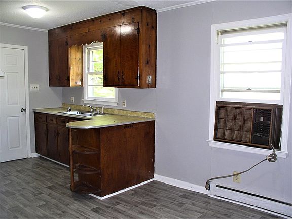 4th image of 1801 Willow Ln