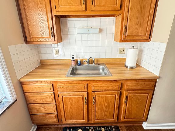 2nd image of 532 Wiltshire Blvd APT A