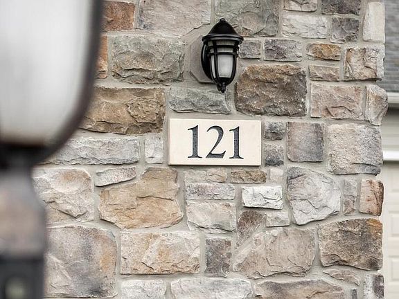 3rd image of 121 Midway Dr
