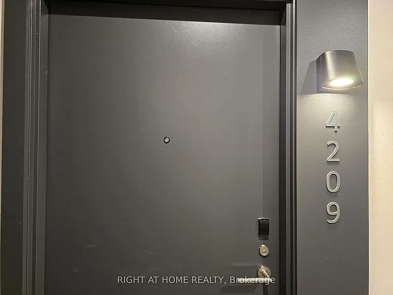 180 Front St E #4209 — Photo 17