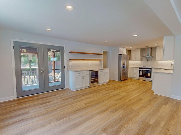 3rd image of 45 Halifax Rd