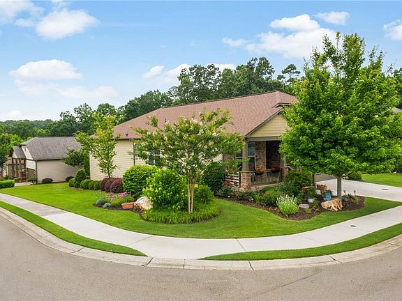 2nd image of 412 Larkspur Dr